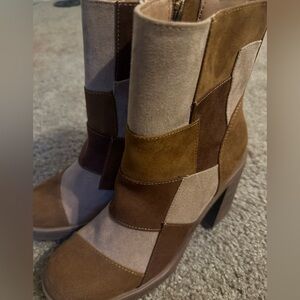Universal thread heeled boots